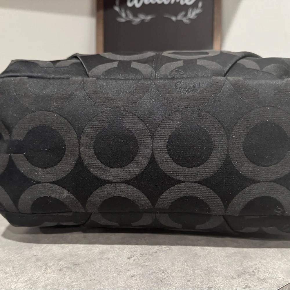 COACH Op-Art Brooke Signature Handbag in GUC! - Picture 5 of 9
